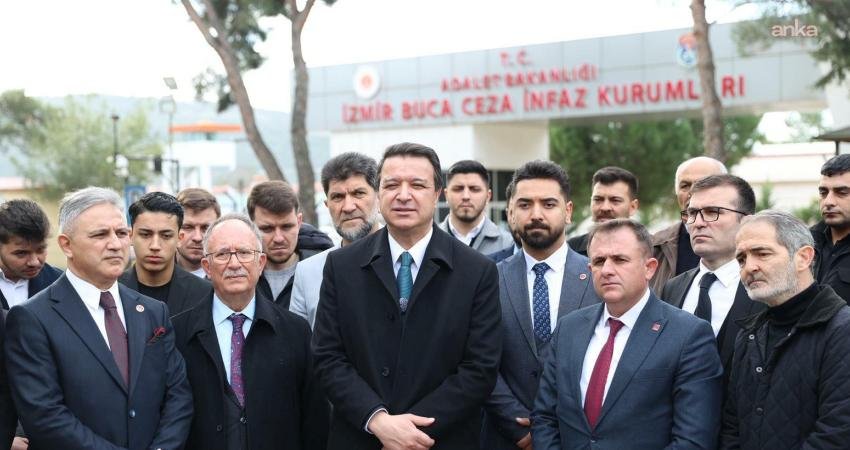 Saadet Partisi Genel Başkanı Arıkan’dan, tutuklu Beylikdüzü Belediye Başkanı Çalık’a ziyaret Saadet Partisi Genel Başkanı Mahmut Arıkan, İzmir 2 No’lu F