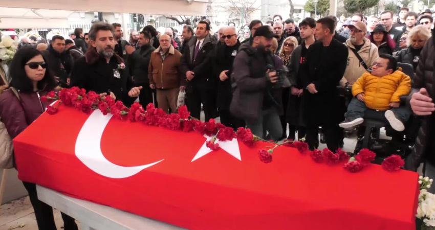 Sanatçı Haldun Dormen’e veda… Dormen, alkışlarla son yolculuğuna uğurlandı İstanbul'da tedavi gördüğü hastanede 97 yaşında hayatını kaybeden usta oyuncu,