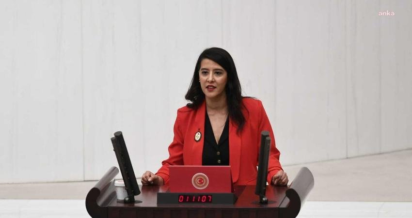 EMEP Genel Başkan Yardımcısı Sevda Karaca, depremde yıkılan Hatay Eğitim