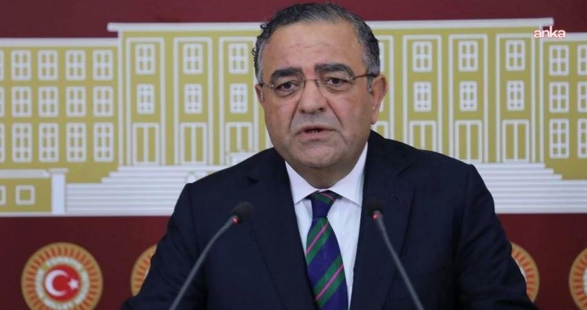 Sezgin Tanrıkulu: Kocaeli’deki hemşire soruşturmasının gerekçesi nedir? CHP Diyarbakır Milletvekili Sezgin Tanrıkulu, Rojava'daki kadınlara destek amacıyla Kocaeli'de