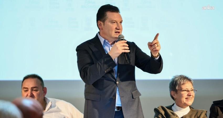 Selimpaşa’da düzenlenen mahalle toplantısında konuşan Silivri Belediye Başkanı Bora Balcıoğlu,