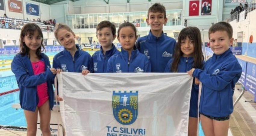 Tozkoparan’da düzenlenen 8 Yaş Yüzme Şenlikleri'ne altı sporcuyla katılan Silivri