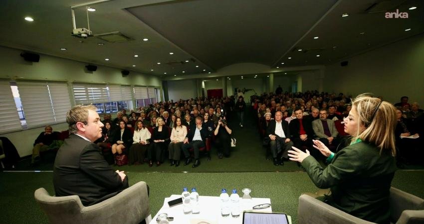 Sinan Meydan, Uğur Mumcu’nun mücadelesini Karşıyaka’da anlattı Gazeteci-yazar Uğur Mumcu, Karşıyaka Belediyesi tarafından düzenlenen “Uğur Mumcu, Atatürk