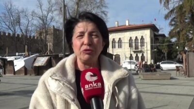 Sinop Kent Konseyi Can Dostları Meclis Başkanı Aynur Er, vatandaşlara