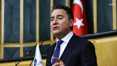 DEVA Partisi Genel Başkanı Ali Babacan, İstanbul Şişli'de bir kadının