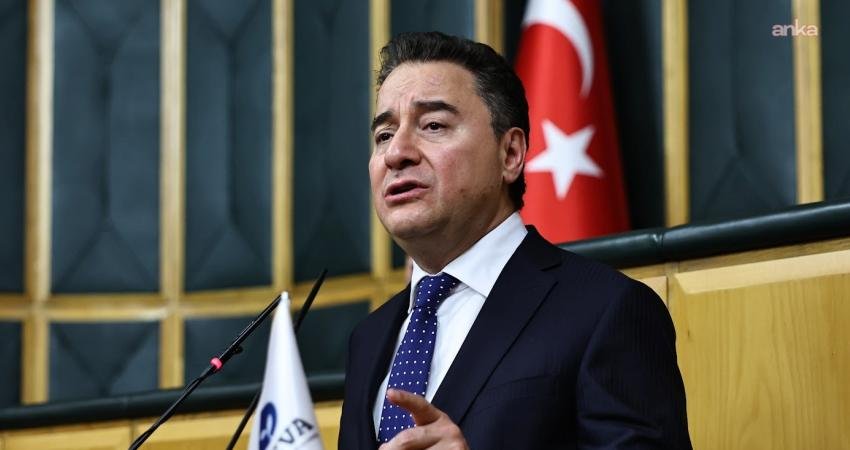 DEVA Partisi Genel Başkanı Ali Babacan, İstanbul Şişli'de bir kadının