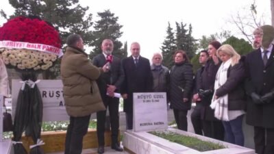 Mesleki ve Teknik Liselerinin kurucusu Mehmet Rüştü Uzel’in mezarı başında