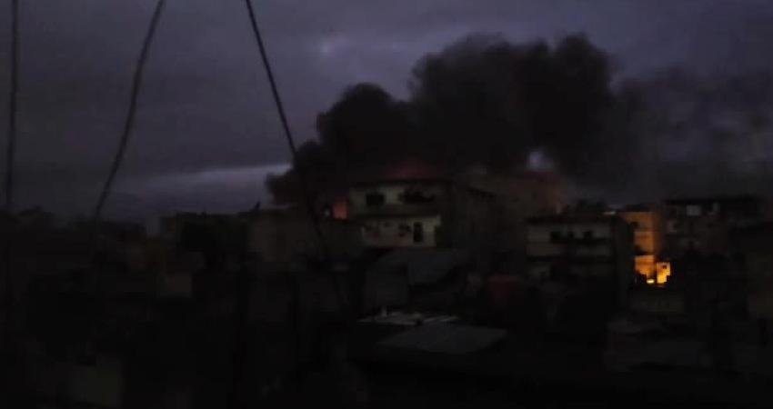 Suriye ordusu: Şeyh Maksut mahallesinde ikinci bir duyuruya kadar tam bir sokağa çıkma yasağı ilan ediyoruz Suriye ordusu, ateşkesin ardından SDG üyelerine tahliye için verdiği ikinci