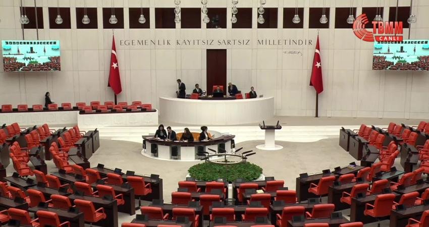 TBMM Genel Kurulu, Başkanlık Divanı’nın teşekkül etmemesi nedeniyle aç-kapa yaptı TBMM Genel Kurulu, Başkanlık Divanı'nın teşekkül etmemesi nedeniyle aç-kapa yaptı