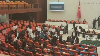 DEM Parti milletvekilleri, TBMM Genel Kurulu'nda, Halep'te yaşanan olayları protesto