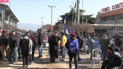 İzmir’in Kemalpaşa ilçesindeki Temel Conta fabrikasında 404 gündür grevde olan