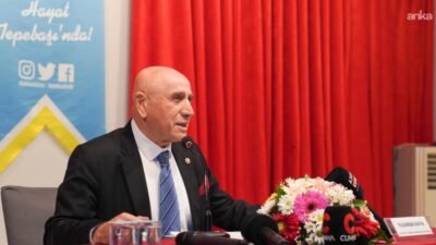 Tepebaşı Belediyesi Özdilek Sanat Merkezi’nde "Cumhuriyet, Eğitim ve Laiklik" söyleşisi düzenlendi.