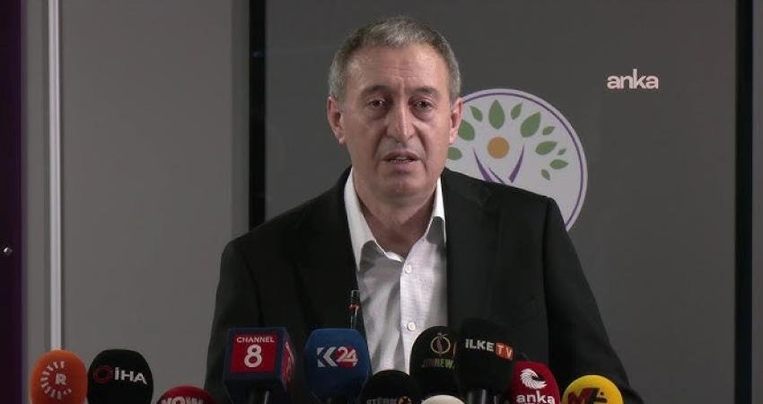 Tuncer Bakırhan: “Kürtlerin zaferi, Türkiye’nin yenilgisi değildir; Kürtlerin yenilgisi de Türkiye’nin zaferi olamaz” DEM Parti Eş Genel Başkanı Tuncer Bakırhan, Suriye'nin Kuzeyi'nde yaşanan