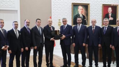 Sağlık Bakanı Kemal Memişoğlu, Türk Eczacıları Birliği Başkanı Mehmet İrfan