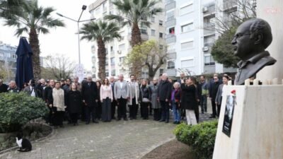 Gazeteci-yazar Uğur Mumcu, katledilişinin 33. yılında Karşıyaka Belediyesi tarafından düzenlenen