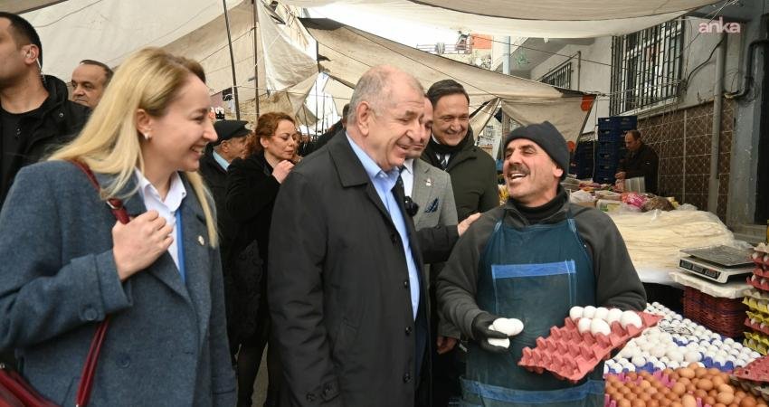 Ümit Özdağ’dan Bağcılar’da pazar ziyareti: Hem alan hem satan şikayetçi Zafer Partisi Genel Başkanı Ümit Özdağ, bugün Bağcılar'da semt pazarını ziyaret