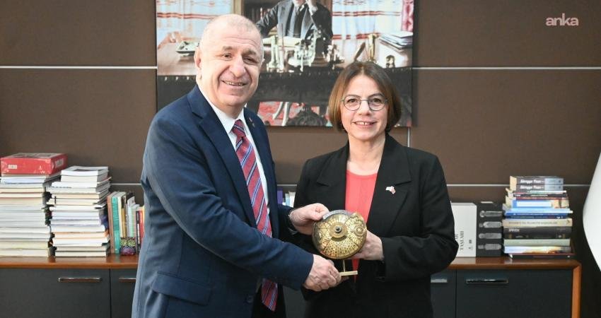 Zafer Partisi Genel Başkanı Ümit Özdağ, Maltepe Belediye Başkanı Esin Köymen'i makamında