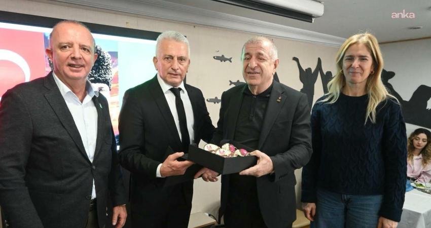 Ümit Özdağ’dan, Rize Merkez Mahalleleri Kültür ve Dayanışma Derneği’ne ziyaret Zafer Partisi Genel Başkanı Ümit Özdağ, Rize Merkez Mahalleleri Kültür ve