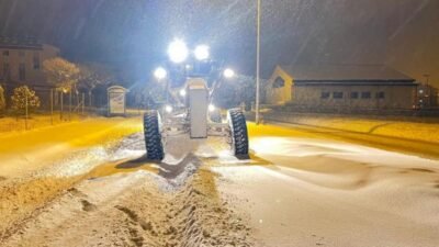 Van’da dün geceden bu yana etkisini sürdüren yoğun kar nedeniyle
