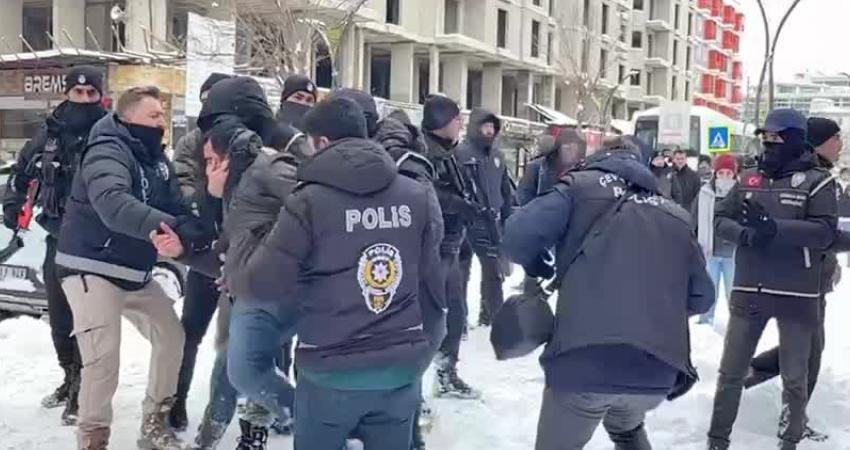 Van’da Kuzey ve Doğu Suriye’ye yönelik saldırıları protesto etmek isteyen