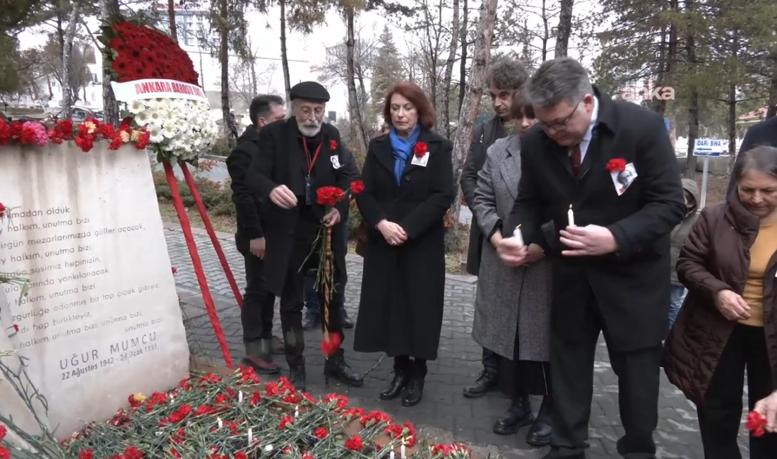Gazeteci-yazar Uğur Mumcu, katledilişinin 33’üncü yılında ailesi ve sevenleri tarafından