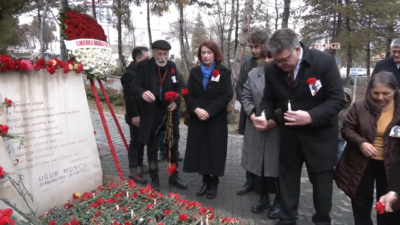 Gazeteci-yazar Uğur Mumcu, katledilişinin 33’üncü yılında ailesi ve sevenleri tarafından