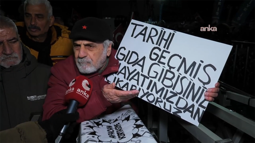 CHP'nin Çekmeköy'de düzenlediği mitingde katılan bir yurttaş, MHP Genel Başkanı Devlet