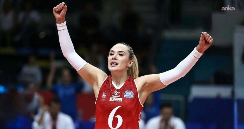 Voleybolcu Derya Çayırgan iddialara cevap verdi: “Bu iddiaları ortaya atanlar hakkında suç duyurusunda bulunuldu” İstanbul Büyükşehir Belediyesi dosyası kapsamında gözaltına alındıktan sonra serbest bırakılan