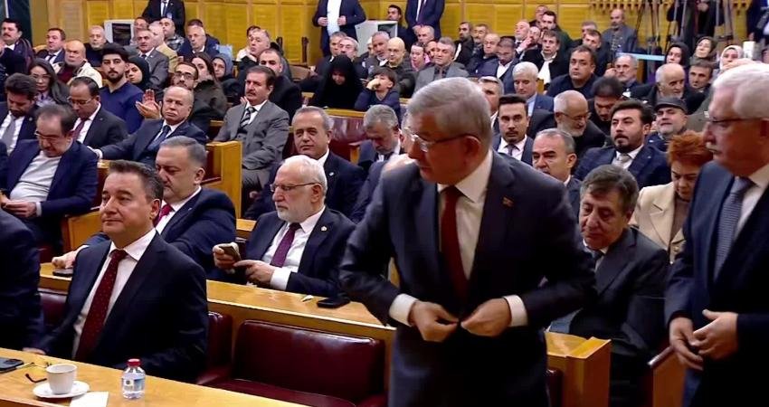 Gelecek Partisi Genel Başkanı Ahmet Davutoğlu, "Terörsüz Türkiye" sürecinin uzadığını belirterek,