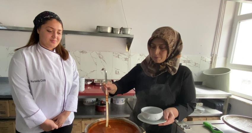 Yozgat’ta kar yağışıyla birlikte etkisini artıran soğuk havalarda arabaşı geleneği