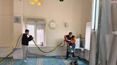 Yumurtalık Belediyesi, ilçe genelindeki ibadethanelerde temizlik ve hijyen çalışmalarını sürdürüyor.