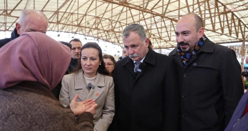 Yunusemre Belediye Başkanı Semih Balaban, Laleli Pazarı’nı ziyaret ederek pazar