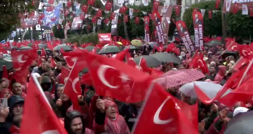 Burhanettin Bulut: “Türkiye’nin demokrasisi tutsak edilmiştir, o zincirleri kıracak olan da sizlersiniz” Adana Büyükşehir Belediye Başkanı Zeydan Karalar için tutukluluğunun 200’üncü gününde Büyükşehir