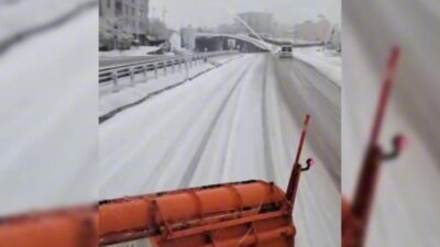 Zonguldak'ta etkili olan kar yağışı, İstanbul güzergahında ulaşımı olumsuz etkiliyor.