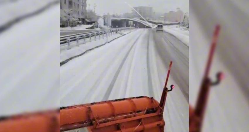 Zonguldak'ta etkili olan kar yağışı, İstanbul güzergahında ulaşımı olumsuz etkiliyor.