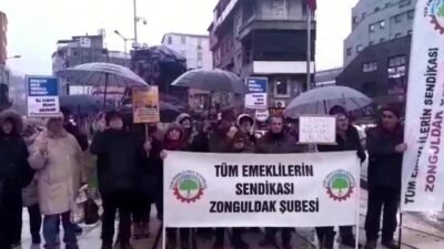 Zonguldak'ta emeklilerin düşük maaşlara ve artan hayat pahalılığına karşı başlattığı