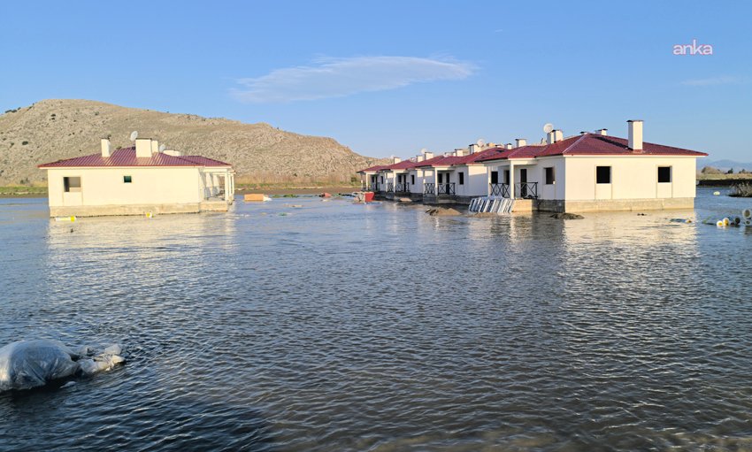 Osmaniye'nin Kadirli ilçesine bağlı Tekeli Köyü'nde depremzedeler için yapılan evleri