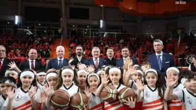 Gençlik ve Spor Bakanı Aşkın Bak, Bahçelievler düzenlenen spor malzemeleri