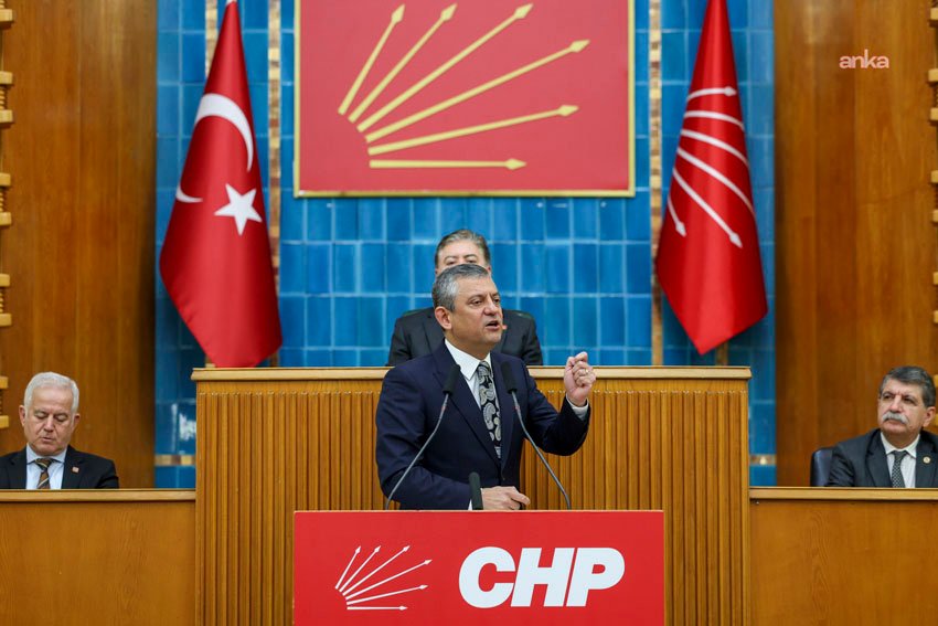 CHP Genel Başkanı Özgür Özel, Saadet Partisi'nce İstanbul'da düzenlenen iftar
