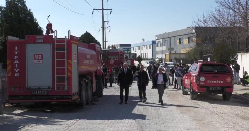 25 araç, 62 personelle müdahale edildi… Manisa Akhisar’da oyuncak fabrikasında çıkan yangın kontrol altına alındı Manisa Akhisar Organize Sanayi Bölgesi'nde faaliyet gösteren oyuncak fabrikasında çıkan