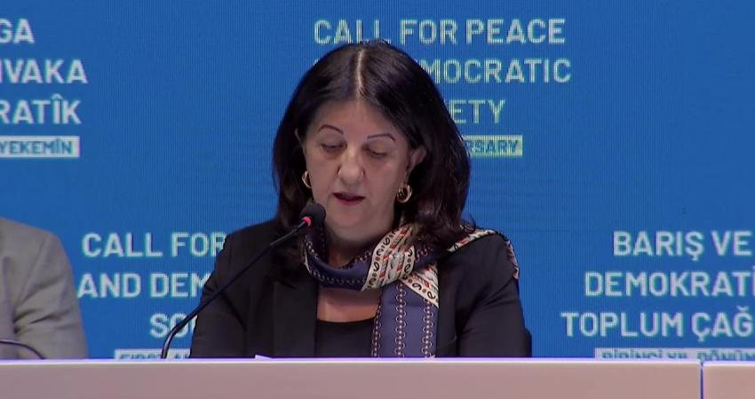 27 Şubat Barış ve Demokratik Toplum Çağrısı’nın birinci yılı… Abdullah Öcalan: “Demokratik siyaset çerçeveli bir hukuk çözümünü esas alıyoruz” PKK lideri Abdullah Öcalan, geçen yıl yaptığı Barış ve Demokratik