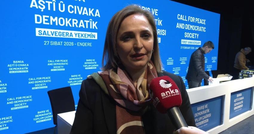 27 Şubat Barış ve Demokratik Toplum Çağrısı’nın birinci yılı… Ayşegül Doğan: “Anayasal vatandaşlığın nasıl olacağı, hiç kimseye dinin, dilin, milliyetin empoze edilmemesinin gerekliliği esasen ortak ihtiyaçtır” DEM Parti Sözcüsü Ayşegül Doğan, PKK terör örgütünün lideri Abdullah Öcalan'ın