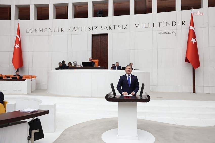 CHP Grup Başkanvekili Murat Emir, "Eğer yemin edecekse, bu göreve