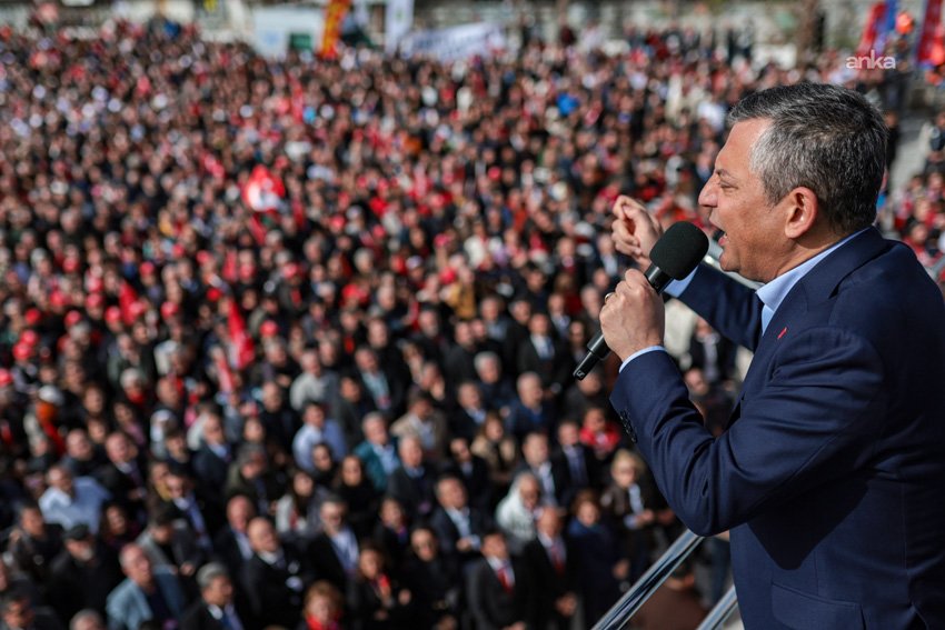 Özgür Özel’den Anayasa Mahkemesi’ne “Akbelen” çağrısı: “Bu günahkar Erdoğan’a ‘dur’ deyin” CHP Genel Başkanı Özgür Özel, Cumhurbaşkanı Recep Tayyip Erdoğan'ın "acele