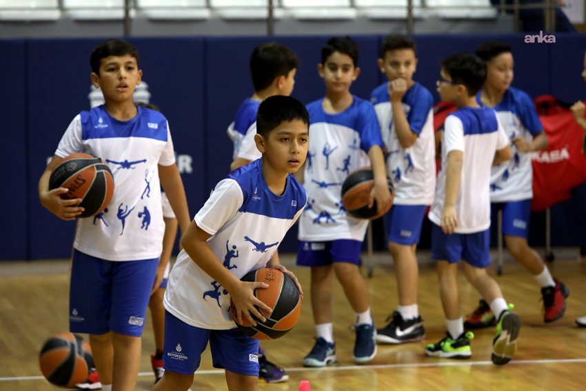 İBB Spor Okulları’nda yeni dönem heyecanı İBB Spor Okulları’nda yeni dönem kayıtları açıldı. 3-13 yaş arası
