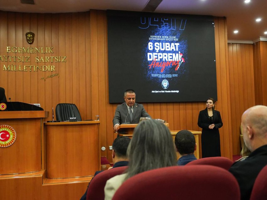 6 Şubat depreminin yıl dönümünde kaybettiklerimiz Etimesgut’ta anıldı 6 Şubat 2023’te meydana gelen Kahramanmaraş merkezli depremlerde hayatını kaybeden