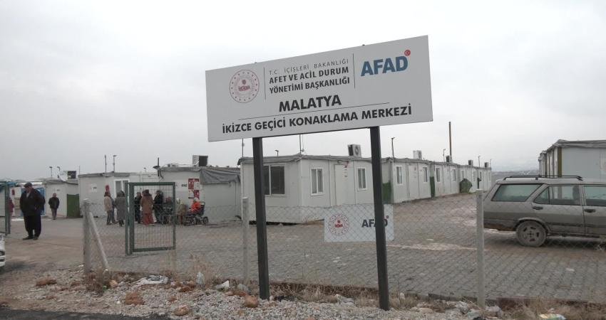 6 Şubat depremlerinin üçüncü yılı… Depremzedelerden kış ortasında tahliyeye tepki: “Bu hangi vicdana sığar?” 6 Şubat depremlerinin ardından oluşturulan Malatya İkizce Geçici Konaklama Merkezi’nde