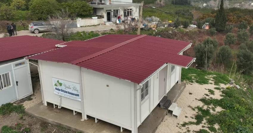 6 Şubat depremlerinin üçüncü yılı… Hatay’da umudun adı kadın kooperatifleri: Tarkan’ın paylaşımı satışları artırdı 6 Şubat depremlerinde büyük yıkım yaşanan Hatay’da, kadınların birlikte üretme