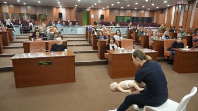 Kartal Belediyesi, ilçedeki kadınlara yönelik “Temel İlk Yardım ve Farkındalık