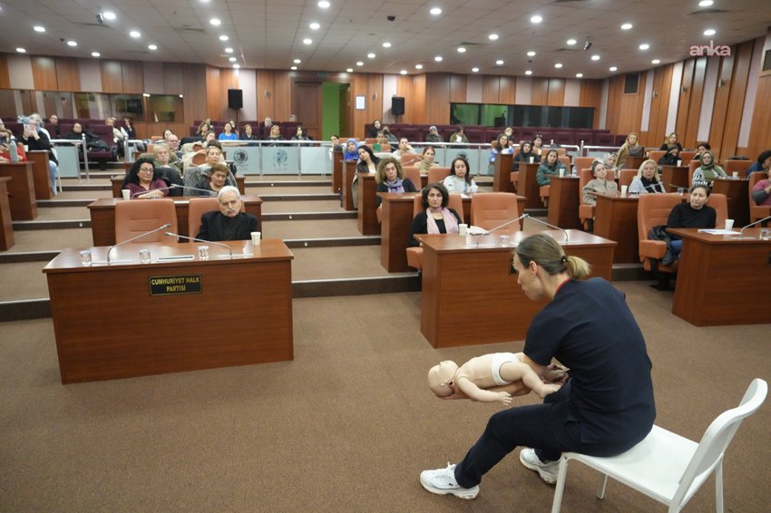 Kartal Belediyesi, ilçedeki kadınlara yönelik “Temel İlk Yardım ve Farkındalık